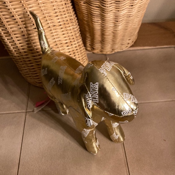 Victoria’s Secret dog - Picture 1 of 6